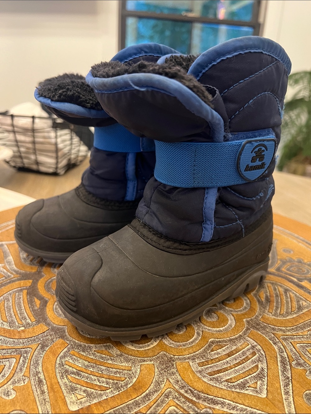 Size 10 Kamik Kids Snow Boots in Navy Blue and Black. Good condition